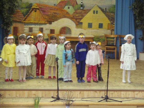 Hraje celá dědina aneb S veselou myslí na nesmysly. - 18.3.2006